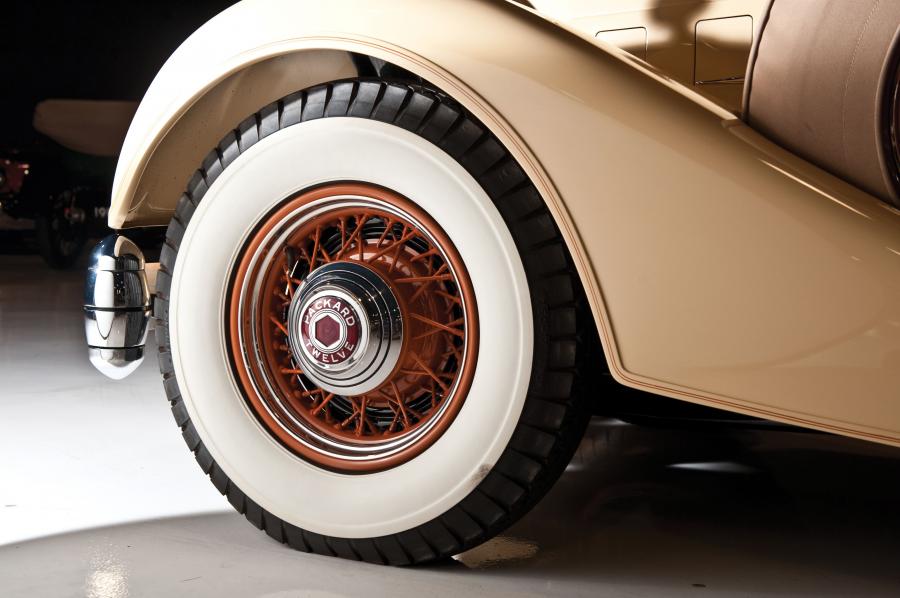  Packard Twelve Convertible Sedan 1934 года  (фото 22 из 44)